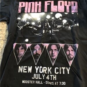 Pink Floyd New York City
Wooster Hall July 4th T-Shirt
Mens L Short Sleeve Black